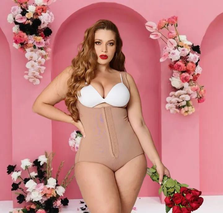 VI ER CURVY FAJA
